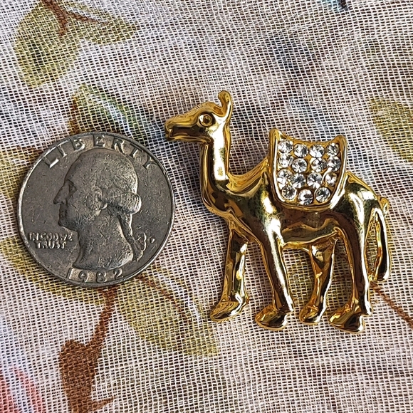 Camel Pony Horse With Saddle Gold Tone Unsigned Rhinestone Brooch Farm Animal - Picture 4 of 5